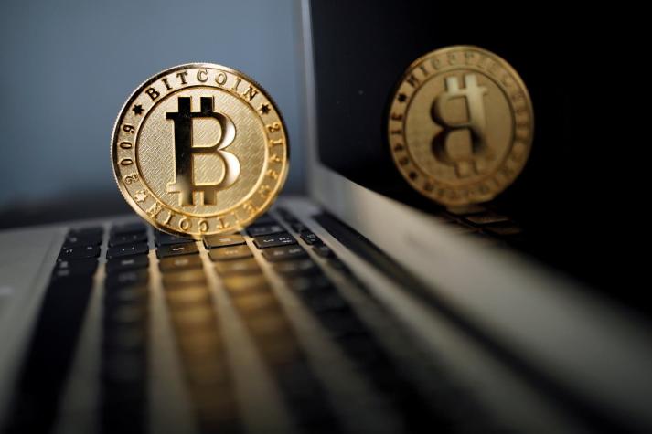 Bitcoin cae tras suspensión de negociaciones en mercado chino