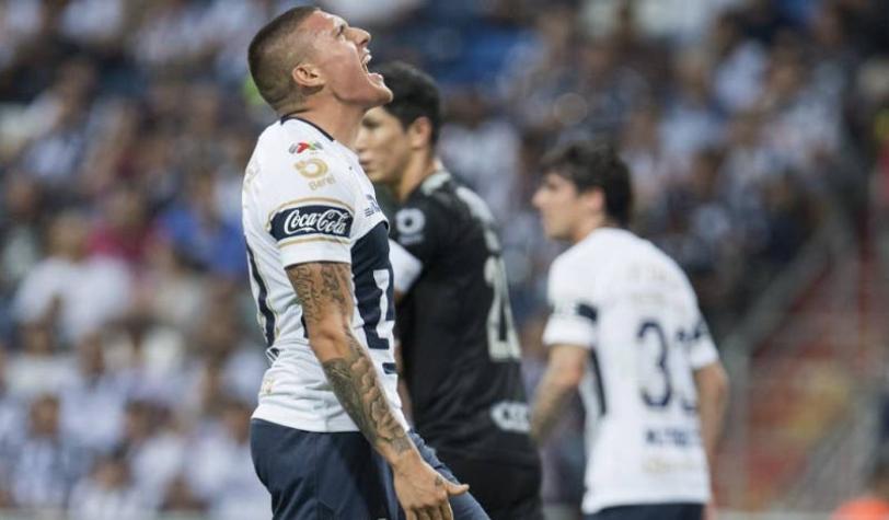 Nicolás Castillo se lesiona en derrota de Pumas y abandona la cancha llorando