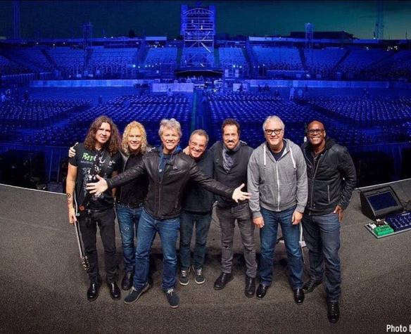 Bon Jovi demuestra que la madurez le sienta bien en su enérgico regreso a Chile