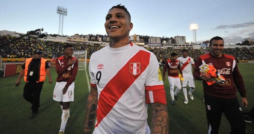 Guerrero y Flores lideran lista de Perú para últimos duelos clasificatorios con Argentina y Colombia