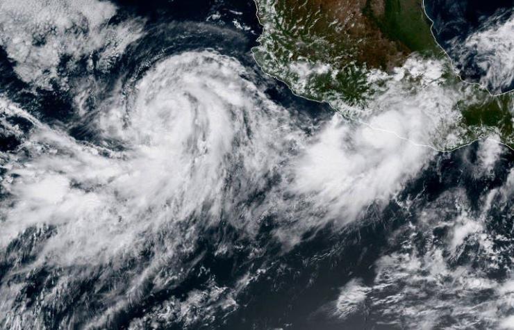 Norma se convierte en huracán en el Pacífico cerca de México