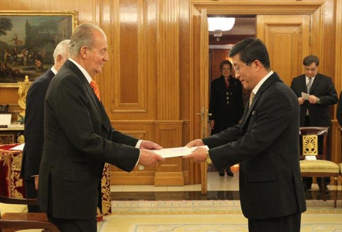 España expulsa al embajador de Corea del Norte