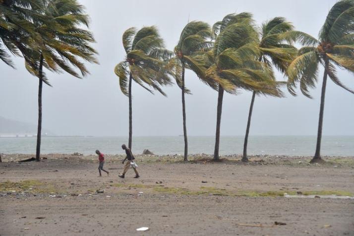 Huracán María se arremolina sobre las Islas Vírgenes con vientos de 280 km/hr