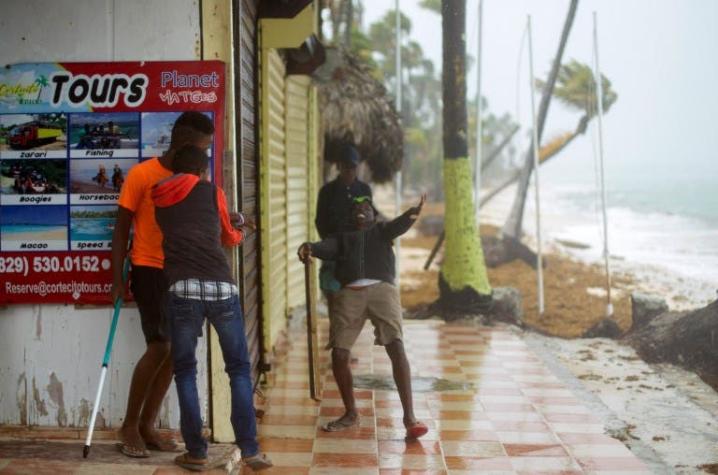 República Dominicana suspende jornada laboral por inminente llegada del huracán María