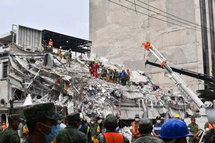 Actriz mexicana sufre por la muerte de familiares producto del terremoto que azotó a su país