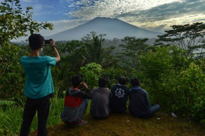 Unas 50.000 personas evacuadas por temor a erupción de un volcán en isla de Bali