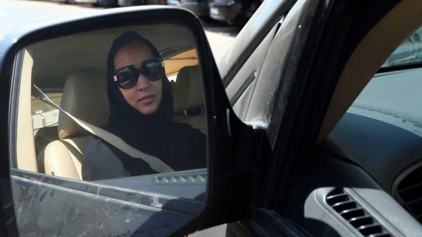 Arabia Saudita elimina norma que prohibía a las mujeres conducir autos