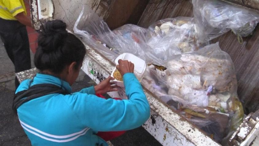 [VIDEO] Venezolanos venden su propio pelo para comprar comida