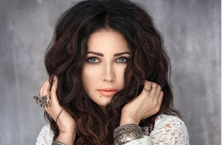 Una cantante vivió su peor experiencia en Turquía: la detuvieron por parecer “demasiado joven”