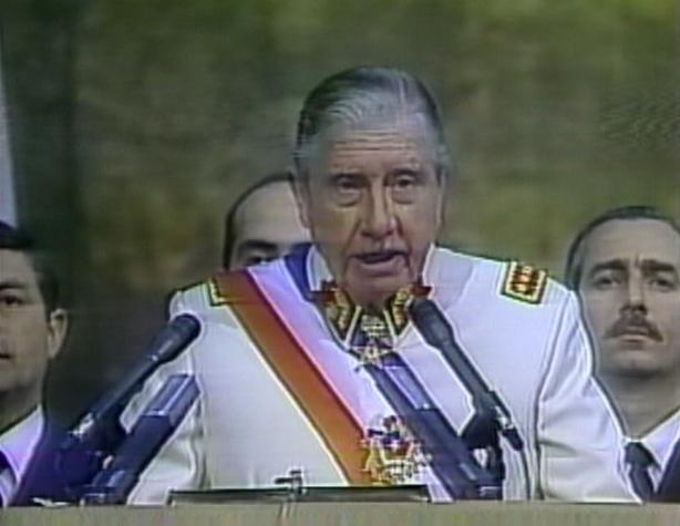 [VIDEO] Pinochet realiza cuenta pública y anuncia bono para trabajadores