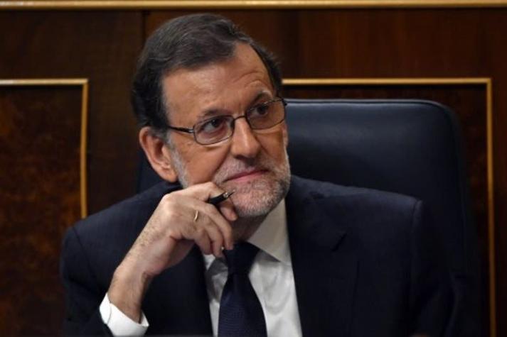Rajoy destituye al presidente catalán y convoca a elecciones para el  21 de diciembre