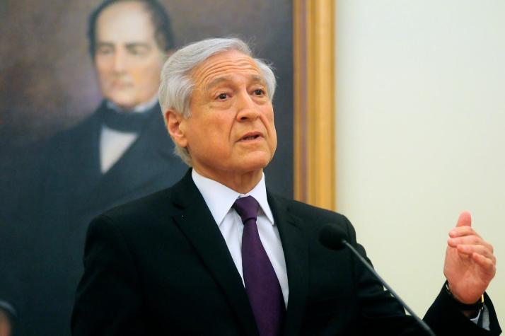 Oficialismo critica visita del canciller Muñoz a oficina de Sebastián Piñera