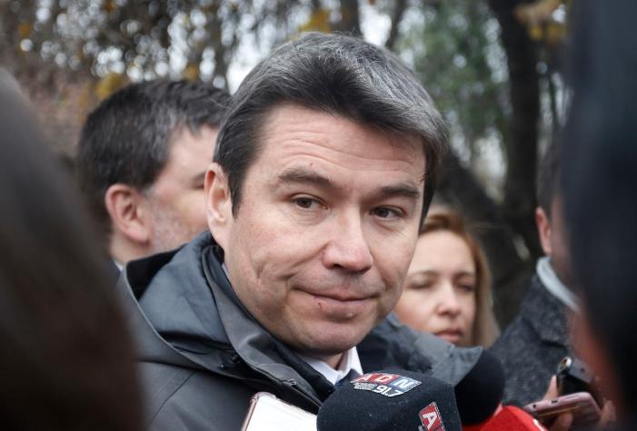 Marcelo Mena asegura que Piñera busca “gobernar para tener poder”