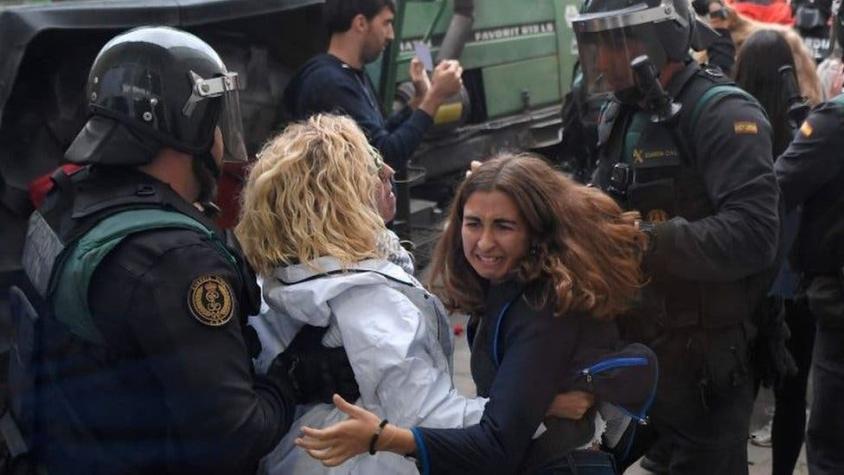 Referéndum en imágenes: entre la tensión y el desafío los catalanes se movilizan para votar