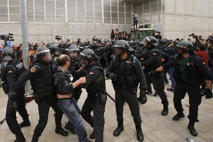 La policía aguó la fiesta del referéndum independentista catalán