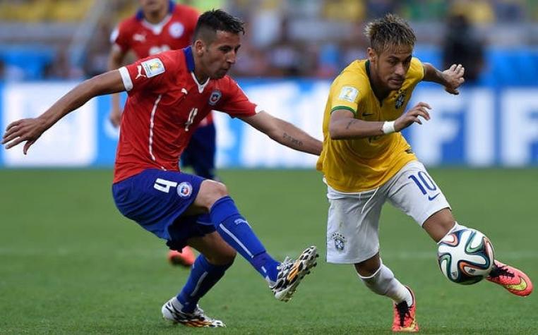 Neymar y Dani Alves en riesgo de perderse el duelo ante "La Roja" por suspensión