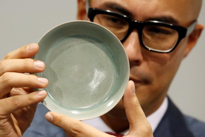 Un tazón de porcelana china marca récord en una subasta: 37 millones de dólares