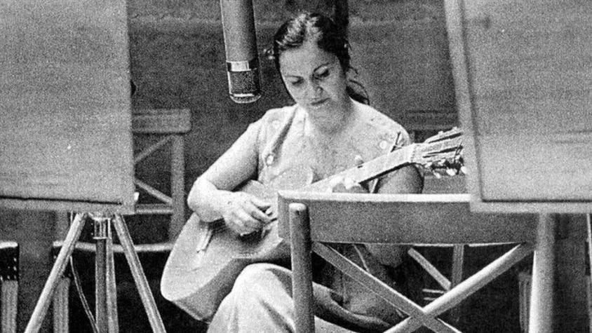 3 canciones de Violeta Parra que, a 100 años de su nacimiento, muestran por qué es tan trascendental