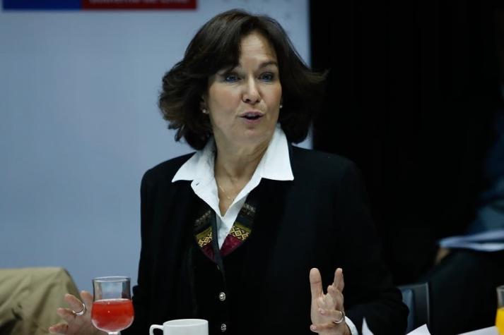 Ministra Krauss critica "fiesta" de AFP Capital y aprovecha de promover sistema de ahorro colectivo