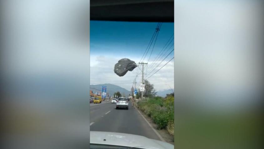 [VIDEO] Paracaidistas del Ejército quedaron atrapados en cables de electricidad