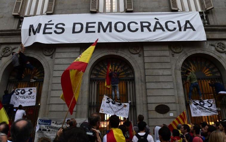 Justicia española suspende sesión de Parlamento catalán sobre independencia