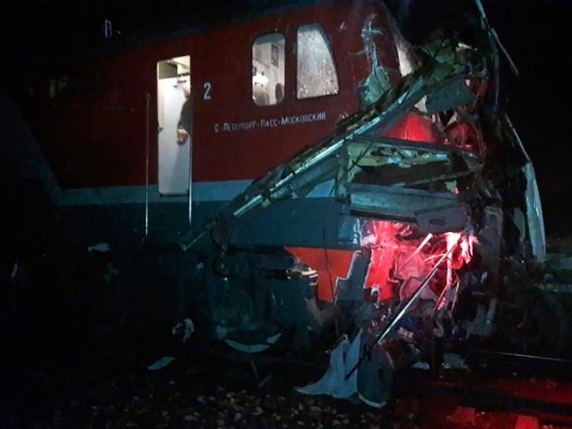 Al menos 16 muertos en choque entre un tren y autobus en Rusia