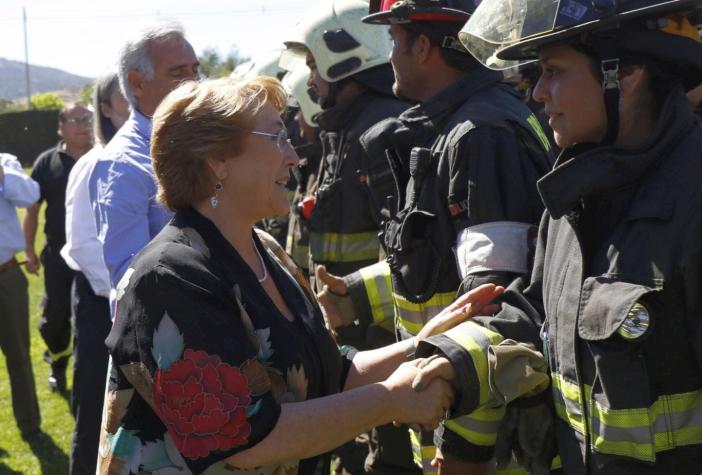 Los tuits de Bachelet: el timeline presidencial durante la peor catástrofe del último año