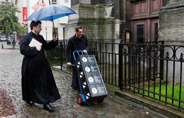 Una iglesia de Bruselas lanza su propia cerveza para recaudar dinero