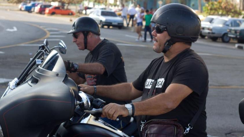 El hijo del Che Guevara que montó un negocio privado de rutas turísticas por Cuba en motocicletas