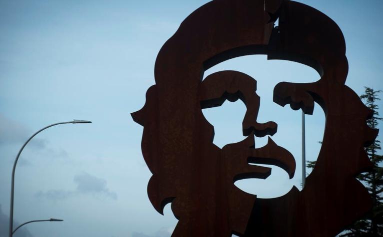 Subdirectora de El País polemiza con biógrafo del Che Guevara