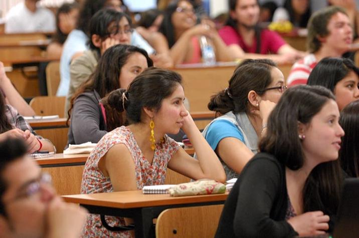 Universidad de Chile abre 500 cupos para estudiantes talentosos de colegios municipales