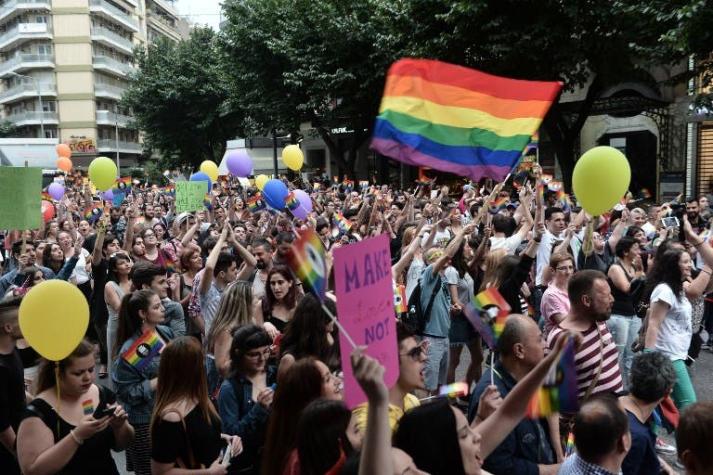 Grecia aprueba ley que autoriza la libre elección de identidad de género