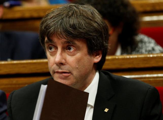 Presidente catalán, Carles Puigdemont propone suspender la declaración de independencia