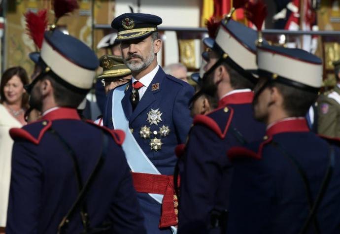 Rey Felipe VI de España encabeza desfile militar marcado con la tensión en Cataluña