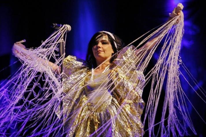 Björk dice que fue acosada por director danés sin nombrarlo; Von Trier se defiende