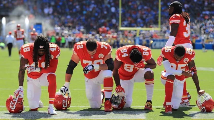 NFL no logra acuerdo con sus jugadores para frenar protestas durante himno