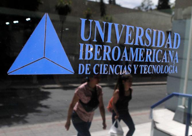 Estudiantes califican de "apresurada" decisión de nombrar administrador de cierre a U.Iberoamericana