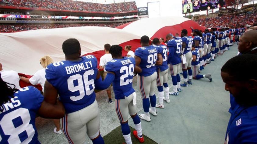 Trump reprocha a NFL que no obligue a jugadores a ponerse de pie durante el himno