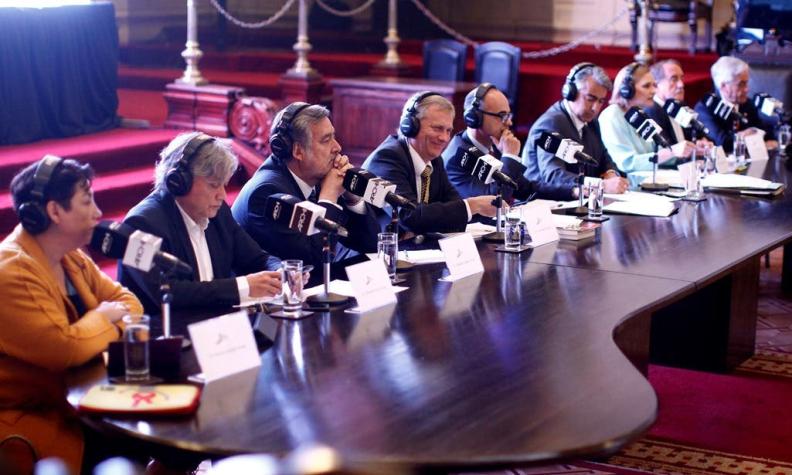 Emplazamientos a Piñera y Guillier marcan debate de la ARCHI