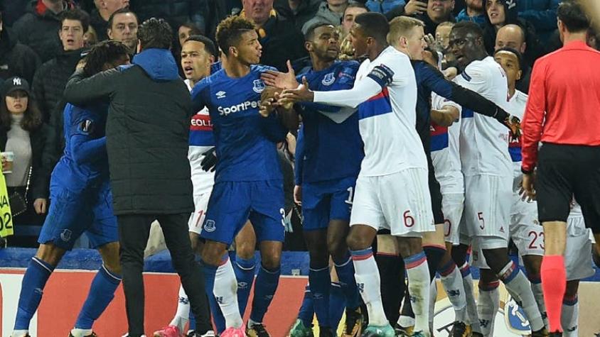 La policía británica investigará pelea entre Everton y Lyon en la Europa League