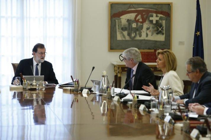 Gobierno español inicia reunión para intervenir autonomía de Cataluña