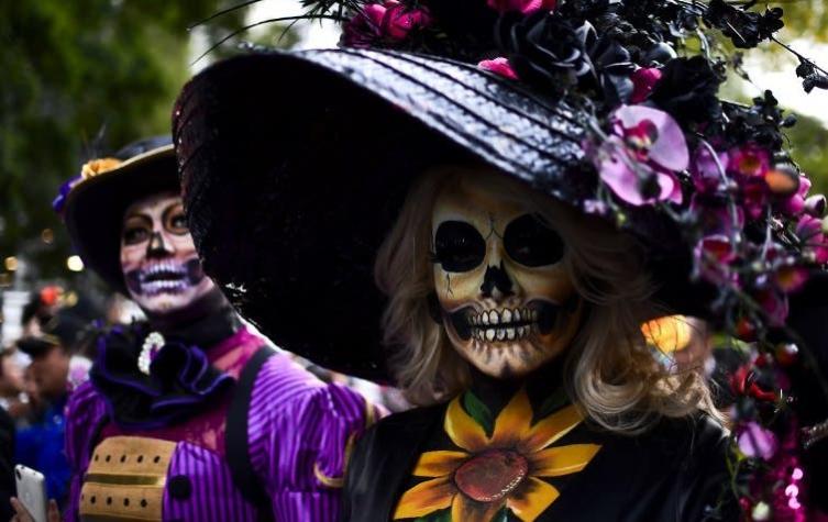 Ciudad de México anticipa Día de Muertos con colorida celebración
