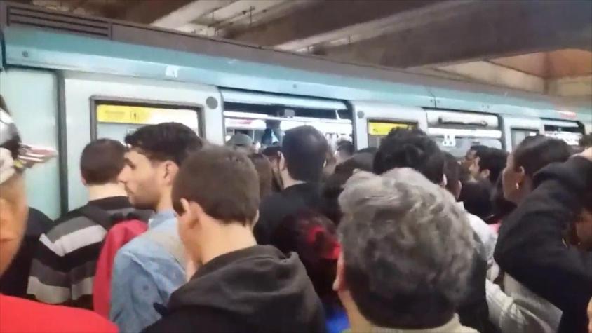 [VIDEO] Metro de Santiago: corte de energía hace colapsar servicios matutinos