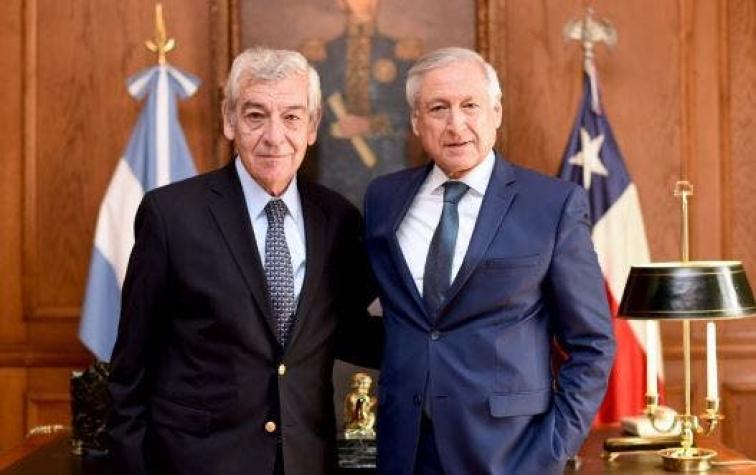 Canciller visitó a embajador de Argentina en Chile tras ataque a residencia
