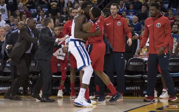 [VIDEO] La violenta pelea en duelo entre Wizards y Warriors en la NBA