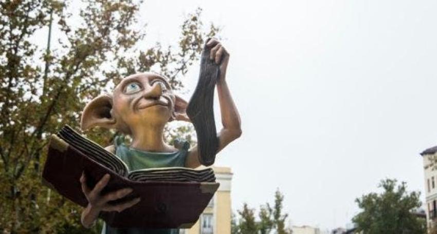 España: la increíble reacción de la gente con una estatua de Harry Potter