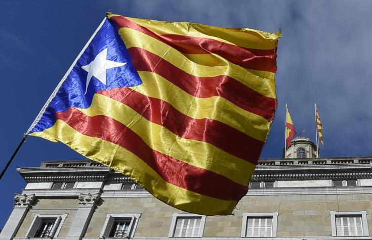 Líderes destituidos del gobierno catalán arriesgan 30 años de cárcel