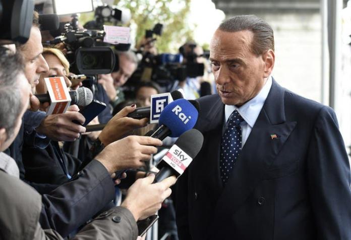 Acusan a Silvio Berlusconi de relaciones con la mafia