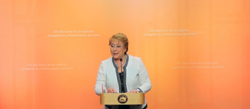 Bachelet enfatiza "plano de igualdad y respeto" en ceremonia con iglesias evangélicas