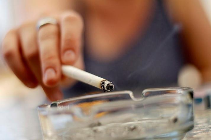 Encuesta Nacional de Salud revela caída en el consumo de tabaco en Chile